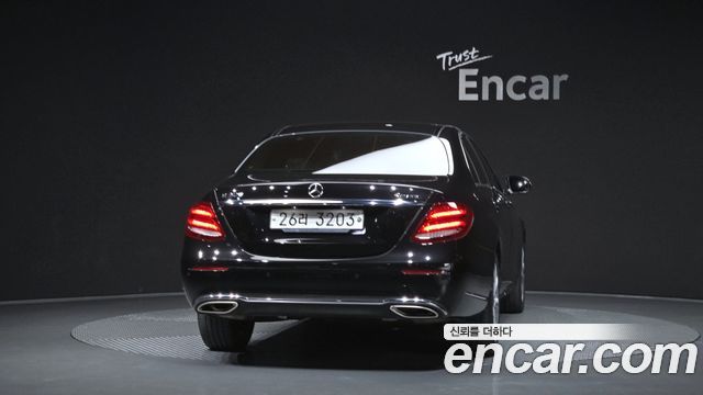 Mercedes-Benz E-Class E300 4MATIC Exclusive — пробег 98 325 км — фото 4 из 5
