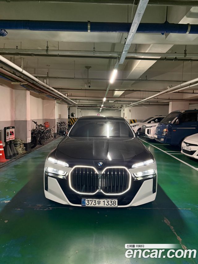 BMW 7-Series 740i xDrive M Sport — пробег 9 000 км — фото 1 из 5