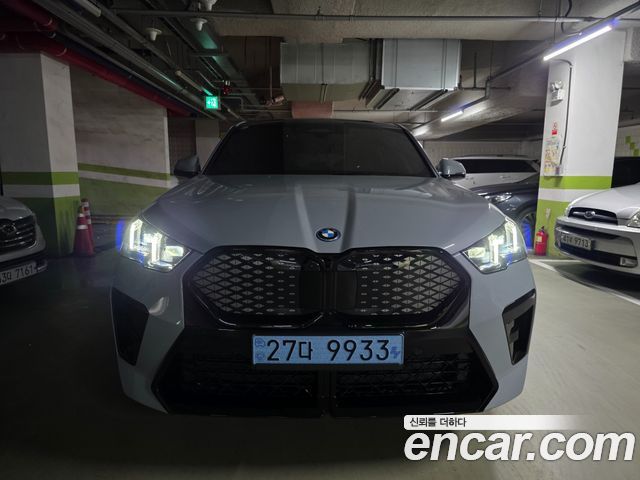 BMW iX2 eDrive 20 M Sport — пробег 869 км — фото 1 из 5