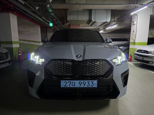 BMW iX2 eDrive 20 M Sport — пробег 869 км — фото 1 из 5