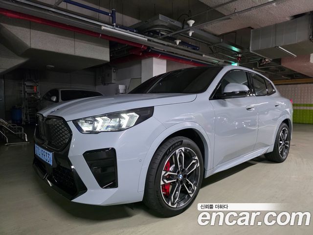 BMW iX2 eDrive 20 M Sport — пробег 869 км — фото 2 из 5