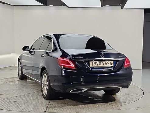 Mercedes-Benz C-Class C220 d Avantgarde — пробег 115 211 км — фото 3 из 5