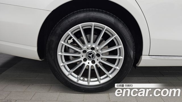 Mercedes-Benz E-Class E220d 4MATIC Exclusive — пробег 25 500 км — фото 5 из 5