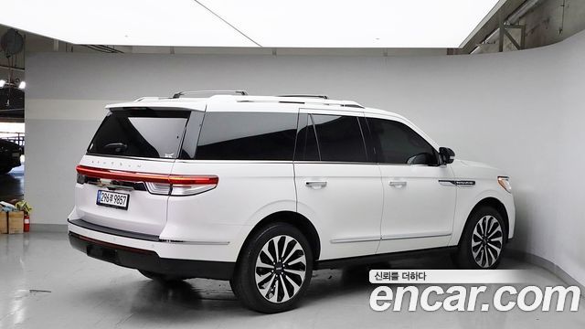 Lincoln Navigator 3.5L — пробег 61 799 км — фото 4 из 5