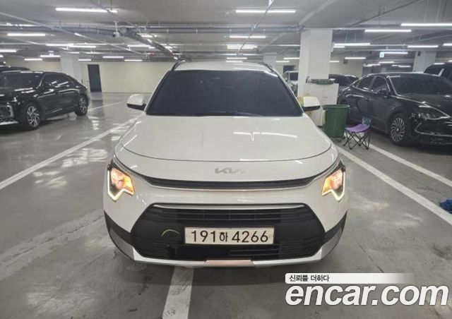 Kia Niro Trendy — пробег 182 943 км — фото 1 из 5