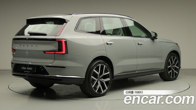 Volvo EX90 Twin Motor Performance Ultra 6-Seater — пробег 860 км — фото 4 из 5