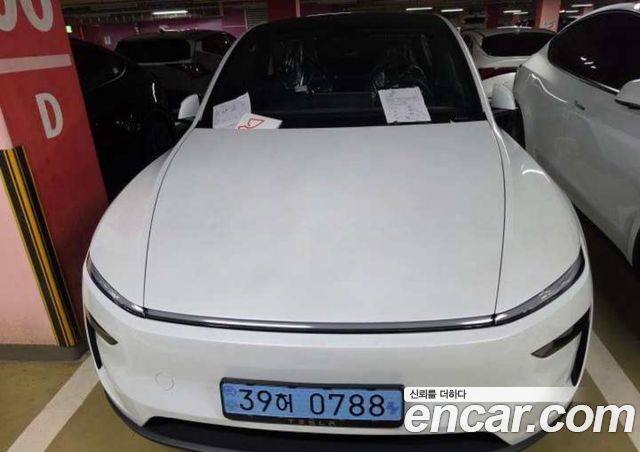 Tesla Model Y Premium RWD — пробег 1 км — фото 1 из 5