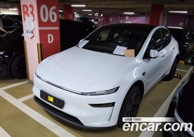 Tesla Model Y Premium RWD — пробег 1 км — фото 2 из 5