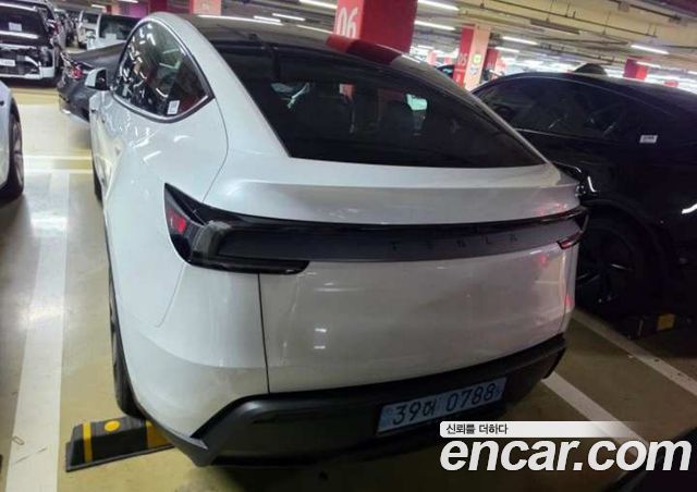 Tesla Model Y Premium RWD — пробег 1 км — фото 3 из 5