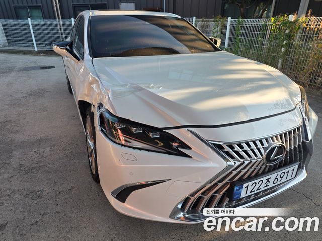 Lexus ES Executive — пробег 9 738 км — фото 3 из 5