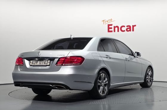 Mercedes-Benz E-Class E220 Bluetec Avantgarde — пробег 82 681 км — фото 2 из 5