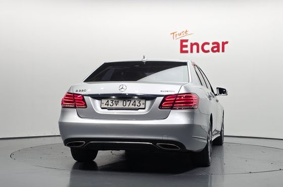 Mercedes-Benz E-Class E220 Bluetec Avantgarde — пробег 82 681 км — фото 4 из 5