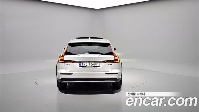 Volvo V60 B5 Ultimate AWD — пробег 33 681 км — фото 4 из 5