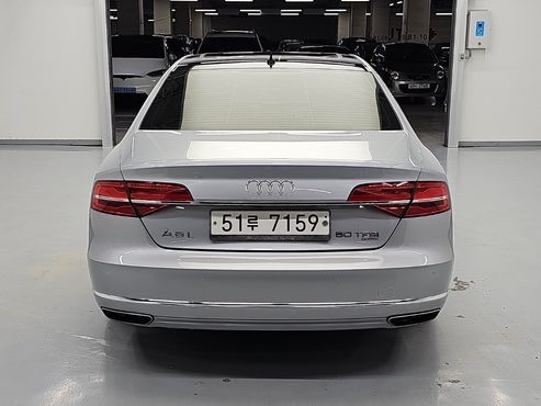 Audi A8 50 TFSI Quattro LWB D4 — пробег 140 000 км — фото 3 из 5