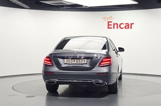 Mercedes-Benz E-Class E220d 4MATIC Avantgarde — пробег 114 622 км — фото 4 из 5