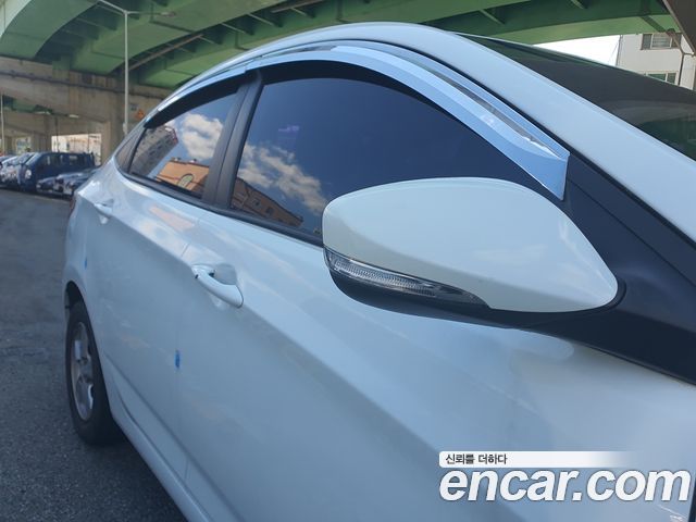 Hyundai Accent 1.4 VVT Premier — пробег 93 000 км — фото 4 из 5