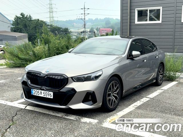 BMW 5-Series 520i M Sport — пробег 10 000 км — фото 1 из 5