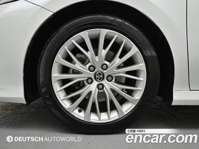 Toyota Camry 2.5 XLE Hybrid — пробег 88 297 км — фото 5 из 5