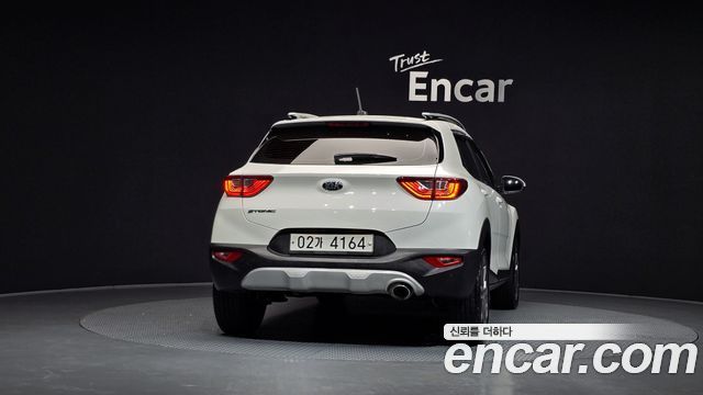 Kia Stonic из Кореи Encar