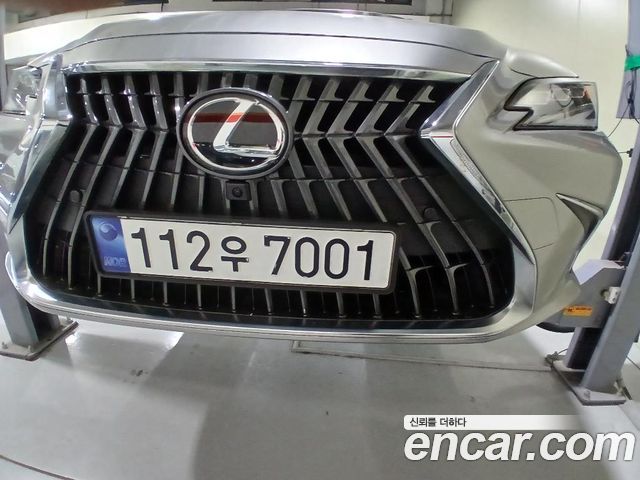 Lexus ES Executive — пробег 73 399 км — фото 1 из 2