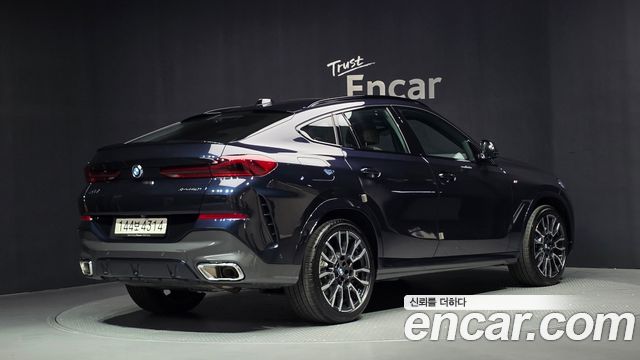 BMW X6 xDrive40i M Sport — пробег 4 655 км — фото 2 из 5