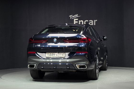 BMW X6 xDrive40i M Sport — пробег 4 655 км — фото 4 из 5
