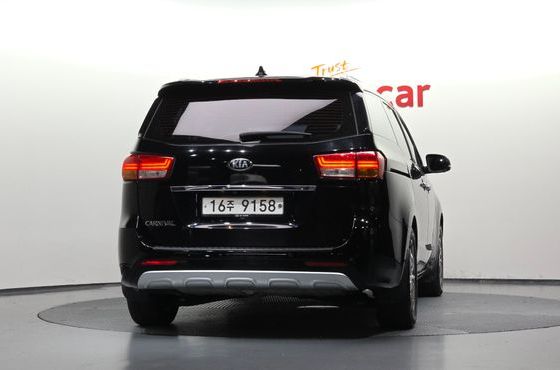 Kia Carnival 9-Seater Noblesse Special — пробег 130 320 км — фото 4 из 5