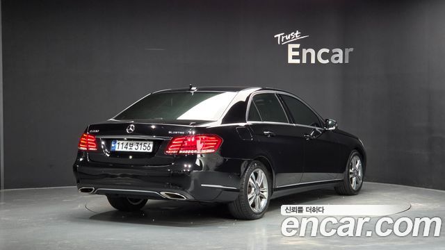 Mercedes-Benz E-Class E220 Bluetec Avantgarde — пробег 66 692 км — фото 2 из 5