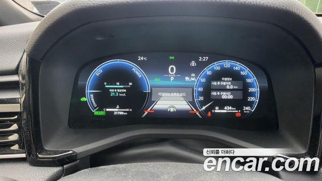 Toyota Camry 2.5 XLE Hybrid — пробег 21 801 км — фото 3 из 4