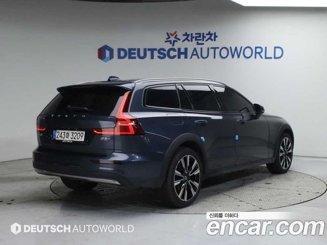 Volvo V60 B5 Ultimate AWD — пробег 46 436 км — фото 2 из 5