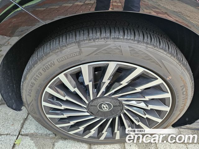 Hyundai Grandeur Calligraphy — пробег 8 800 км — фото 5 из 5
