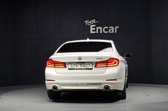 BMW 5-Series 530i Luxury Plus — пробег 120 501 км — фото 4 из 5