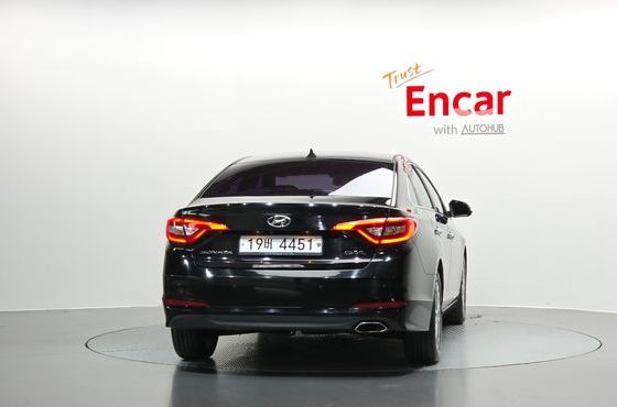 Hyundai Sonata 2.0 Smart — пробег 179 646 км — фото 4 из 5