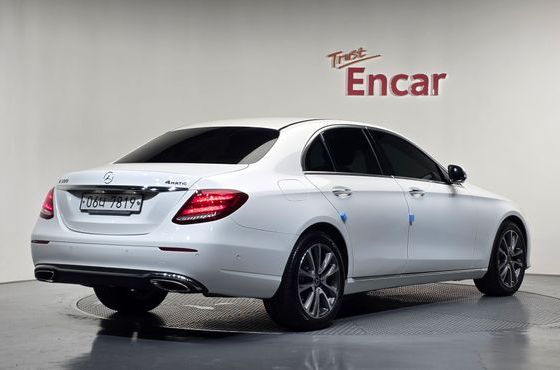Mercedes-Benz E-Class E300 4MATIC Avnatgarde — пробег 46 863 км — фото 2 из 5