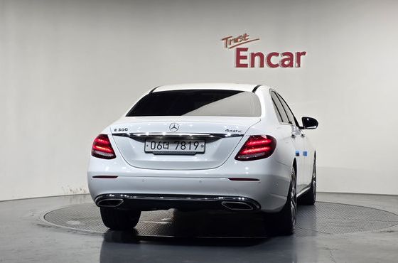 Mercedes-Benz E-Class E300 4MATIC Avnatgarde — пробег 46 863 км — фото 4 из 5