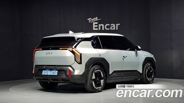 Kia EV3 Long Range 2WD Earth — пробег 42 955 км — фото 2 из 5