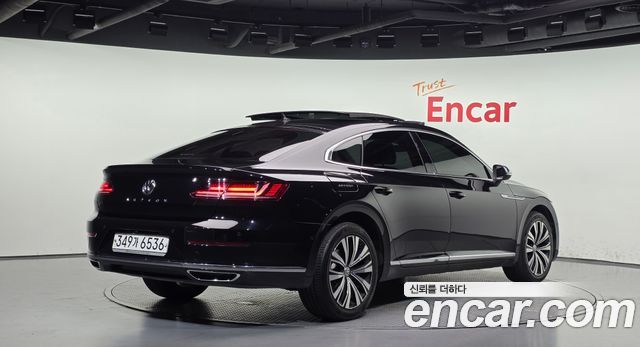 Volkswagen Arteon 2.0 TDI Premium — пробег 142 318 км — фото 2 из 5