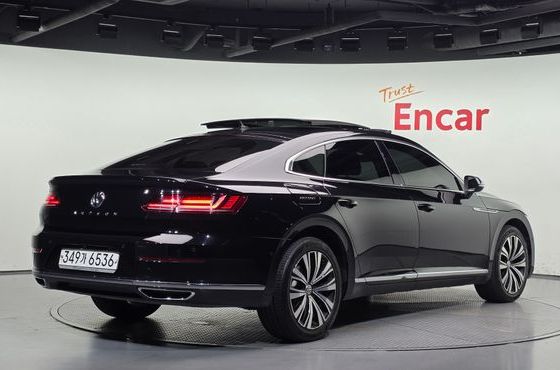Volkswagen Arteon 2.0 TDI Premium — пробег 142 318 км — фото 2 из 5