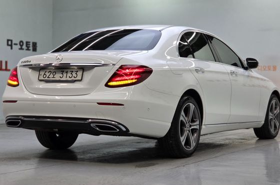 Mercedes-Benz E-Class E220d Avantgarde — пробег 62 455 км — фото 4 из 5
