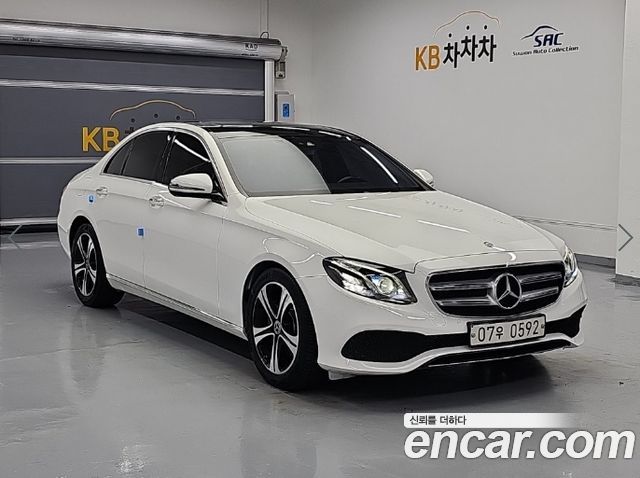 Mercedes-Benz E-Class E220d Avantgarde — пробег 139 760 км — фото 4 из 5