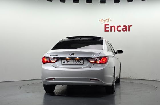Hyundai Sonata LPi Top — пробег 174 698 км — фото 4 из 5