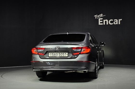 Honda Accord 2.0 Hybrid Touring — пробег 56 102 км — фото 4 из 5