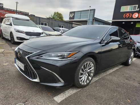 Lexus ES Executive — пробег 19 255 км — фото 1 из 5