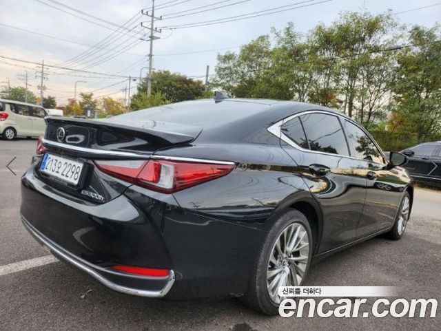 Lexus ES Executive — пробег 19 255 км — фото 3 из 5