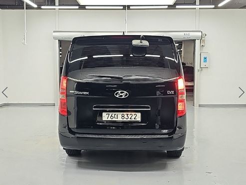 Hyundai Starex 12-Seater Wagon CVX Premium — пробег 211 817 км — фото 3 из 5