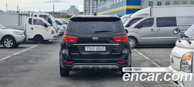 Kia Carnival 7-Seater Limousine VIP — пробег 107 817 км — фото 4 из 5
