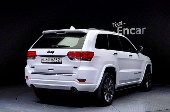 Jeep Cherokee 3.0 Diesel Overland WK2 — пробег 127 747 км — фото 2 из 5