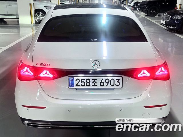 Mercedes-Benz E-Class E200 Avantgarde — пробег 1 200 км — фото 5 из 5