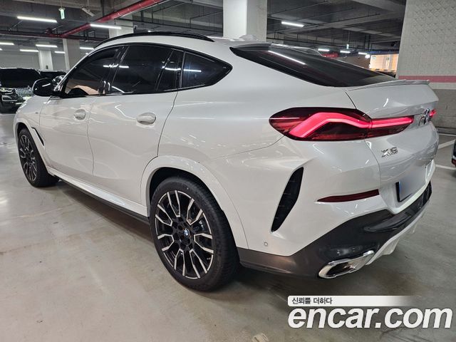 BMW X6 xDrive40i M Sport — пробег 2 600 км — фото 2 из 5