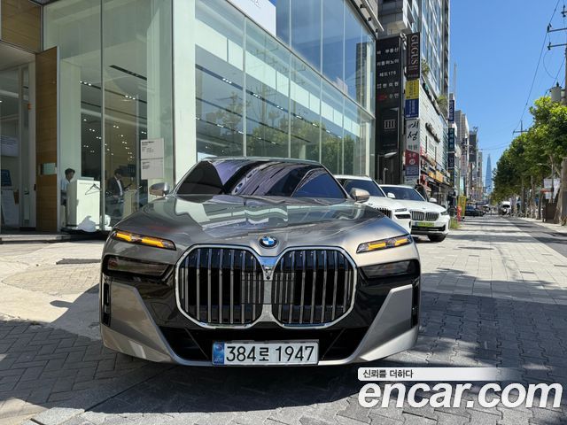 BMW 7-Series 740i xDrive M Sport — пробег 550 км — фото 1 из 5